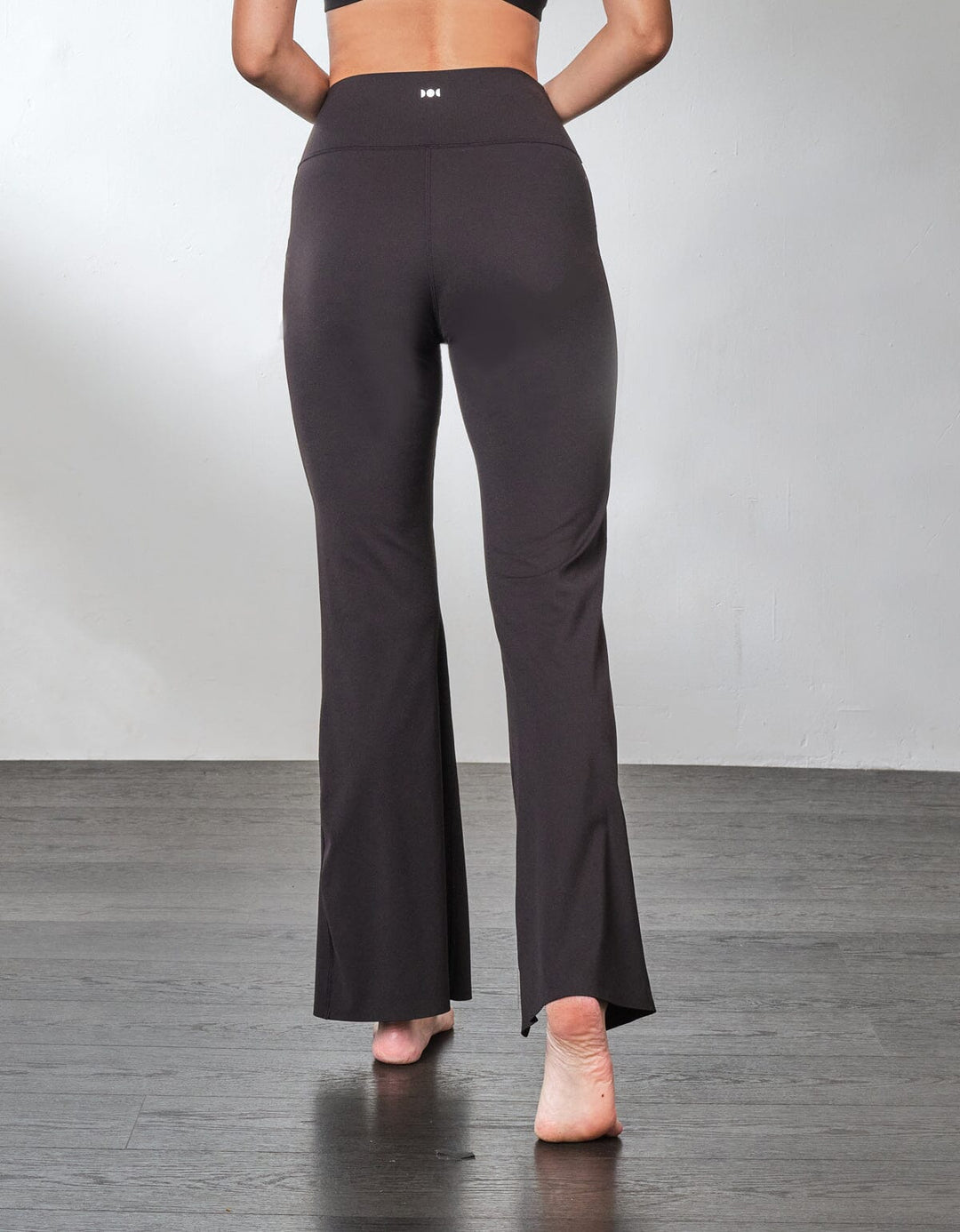 HOW- EFFORTLESS Mid-Waist Kick Flare Full length Sports leggings Leggings Her own words SPORTS