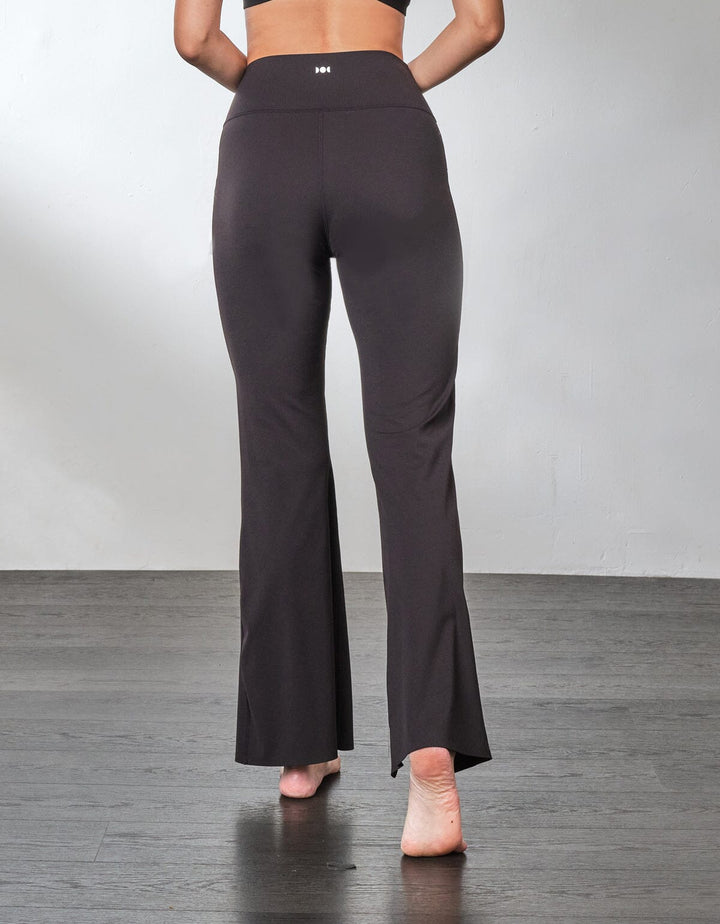 HOW- EFFORTLESS Mid-Waist Kick Flare Full length Sports leggings Leggings Her own words SPORTS