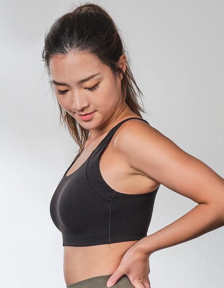 HOW- EFFORTLESS REwickMax™ Medium Impact Yoga Sports Bra Sports Bra Her own words SPORTS Black S