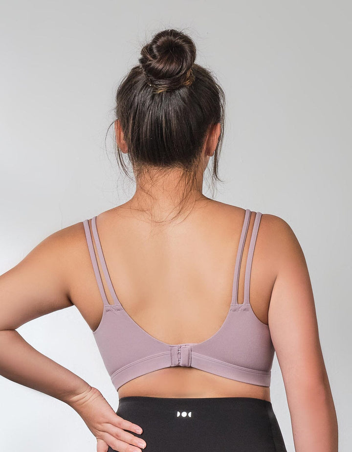 HOW- EFFORTLESS REwickMax™ Medium Impact Light Push Up Yoga Sports Bra Sports Bra Her own words SPORTS