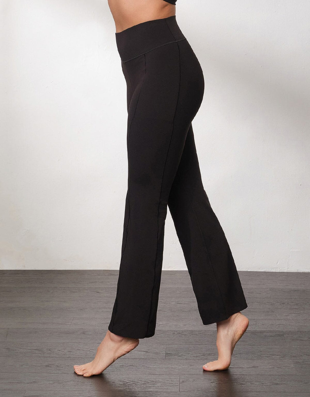 (out of stock) HOW- EFFORTLESS Medium Waist Kick Flare Full length Sports leggings Leggings Her own words SPORTS Black S