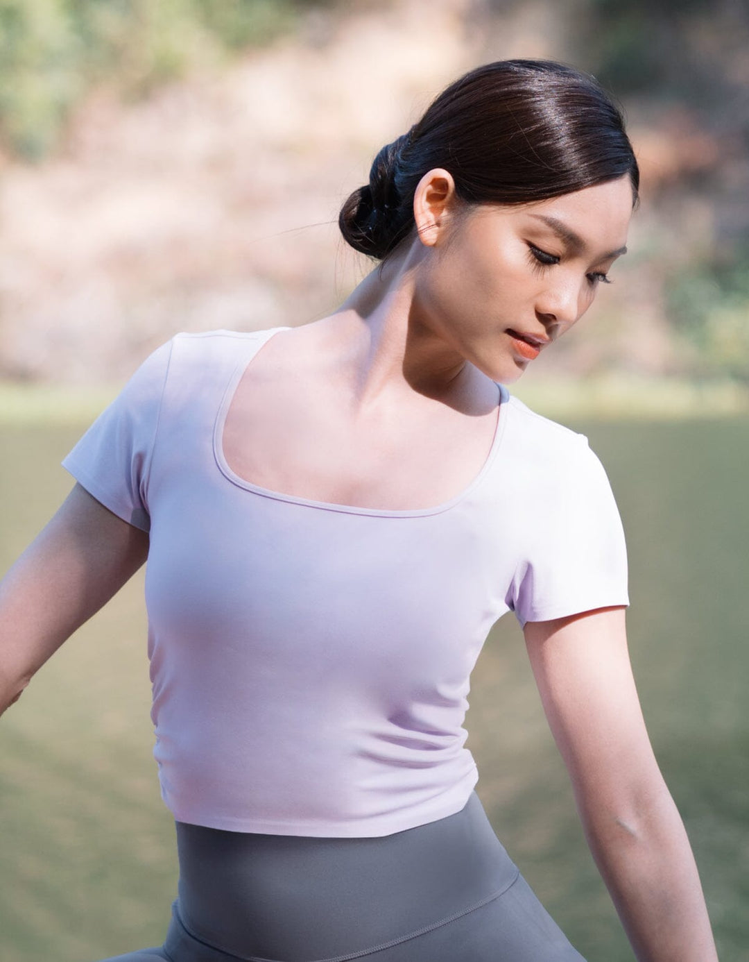 HOW-EFFORTLESS Back Cross Crop Short Sleeve Short Sleeve Her own words SPORTS 