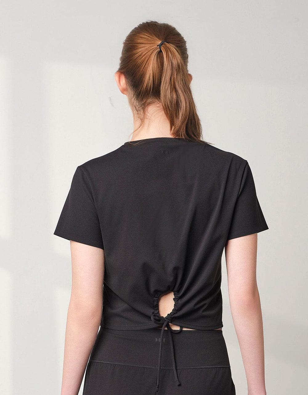 HOW-EFFORTLESS Slim Fit Keyhole Tie-Back Short Sleeve Crop Top Crop Top Her own words SPORTS Black S 