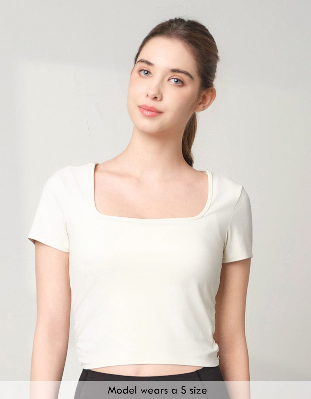 HOW-EFFORTLESS Back Cross Crop Short Sleeve Short Sleeve Her own words SPORTS 