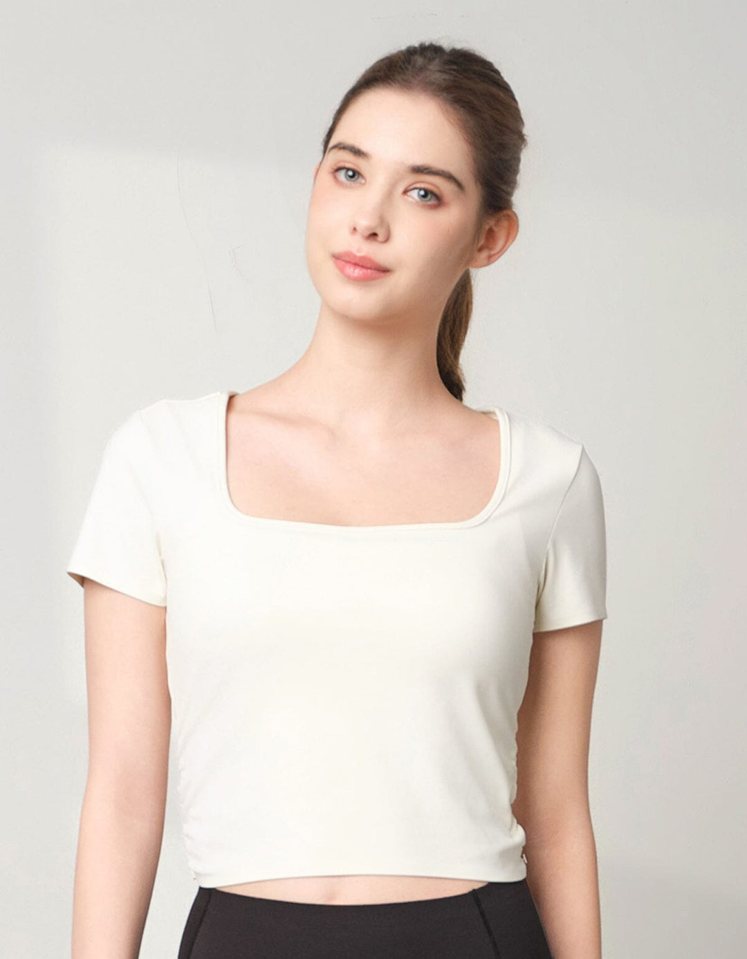 HOW-EFFORTLESS Back Cross Crop Short Sleeve Short Sleeve Her own words SPORTS 