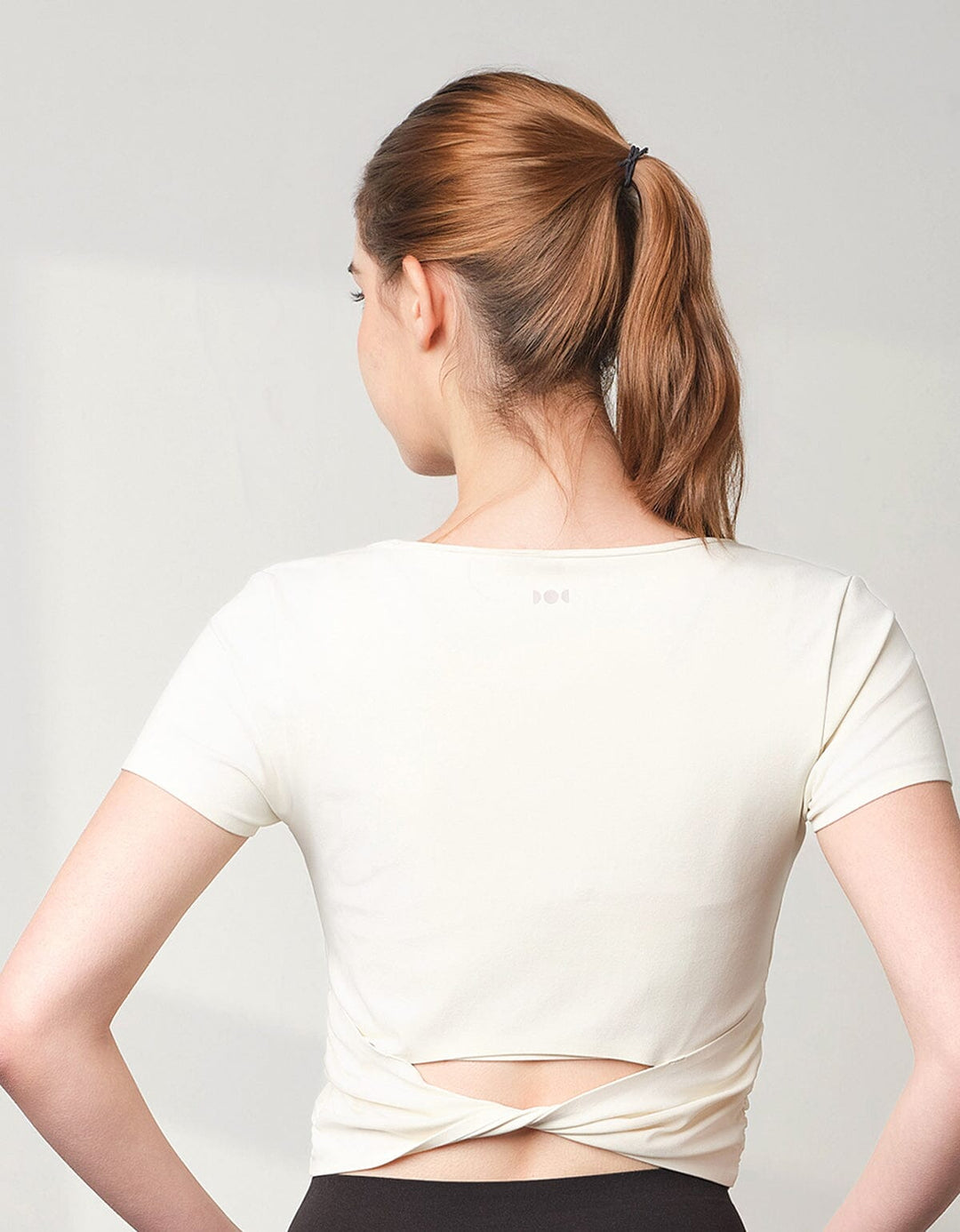 HOW-EFFORTLESS Back Cross Crop Short Sleeve Short Sleeve Her own words SPORTS Antique White S 