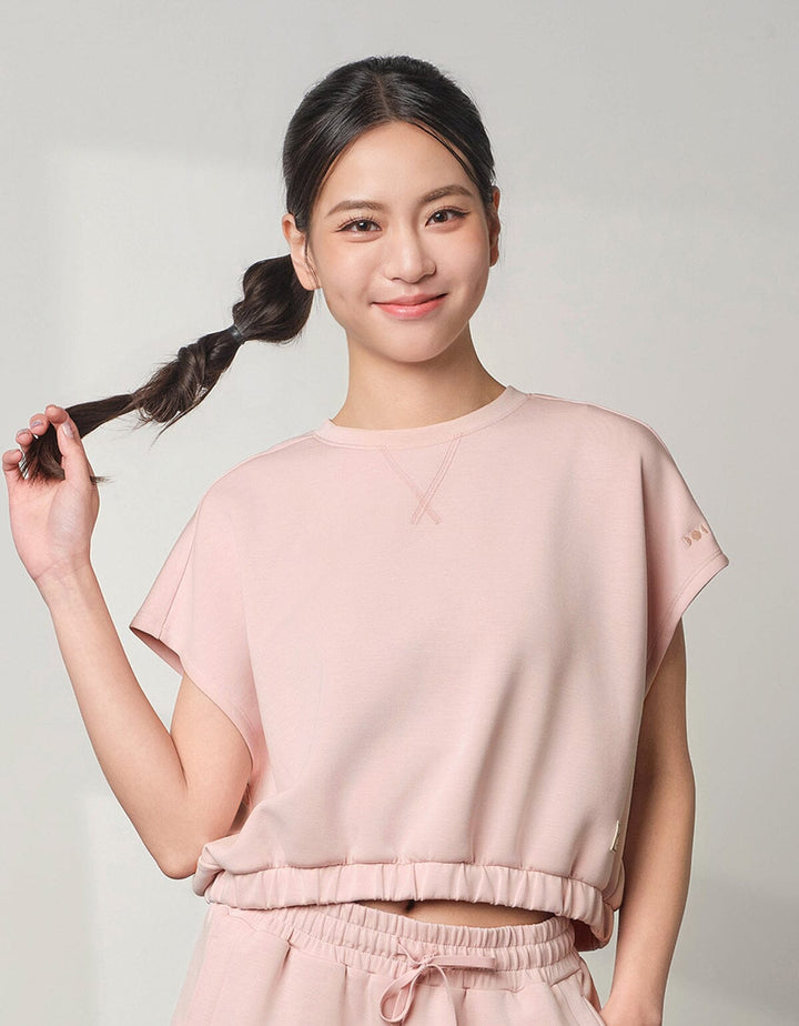 Her own words SPORTS COZY 涼感防曬上衣，夏季寬鬆 V 領短袖運動上衣推薦。