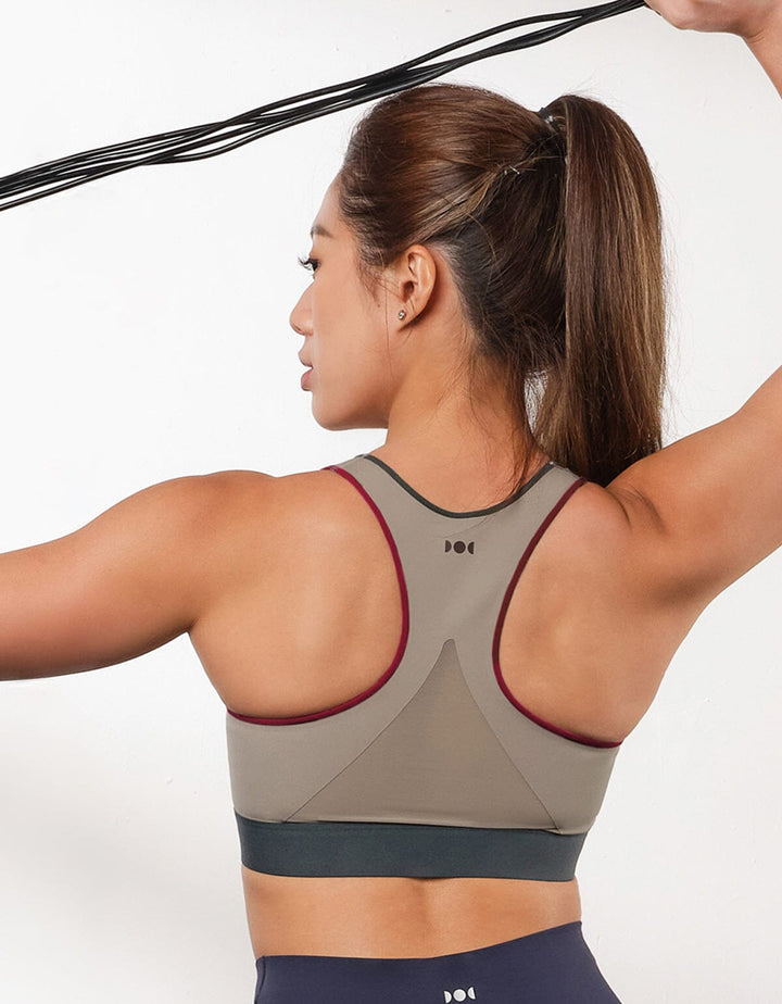 SPORTS MAX Zero Bounce High Impact Zip Front Sports Bra High Impact Her own words SPORTS Light Taupe x New Burgundy x Scarab 70B 