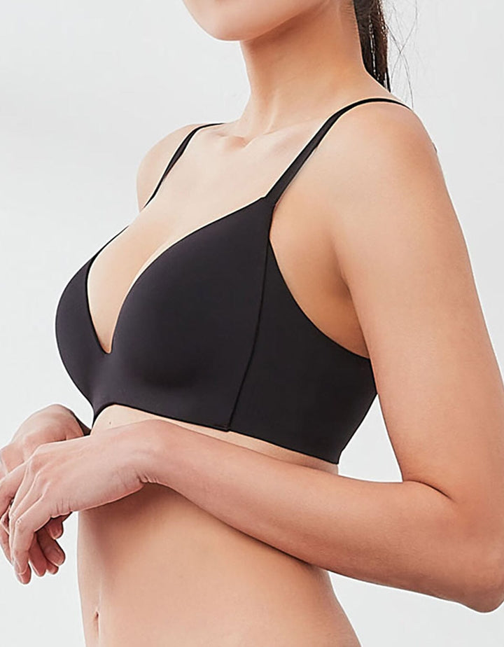 SOLUTION Airy REmatrixpad™ REsiltech™ Wing Non Wired Bra Bra Her own words Black 70B 