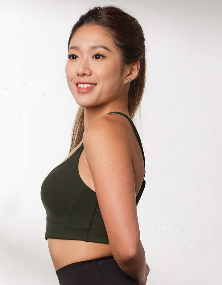 HOW- EFFORTLESS REextraSkin™ Medium Impact Yoga Sports Bra Sports Bra Her own words SPORTS 