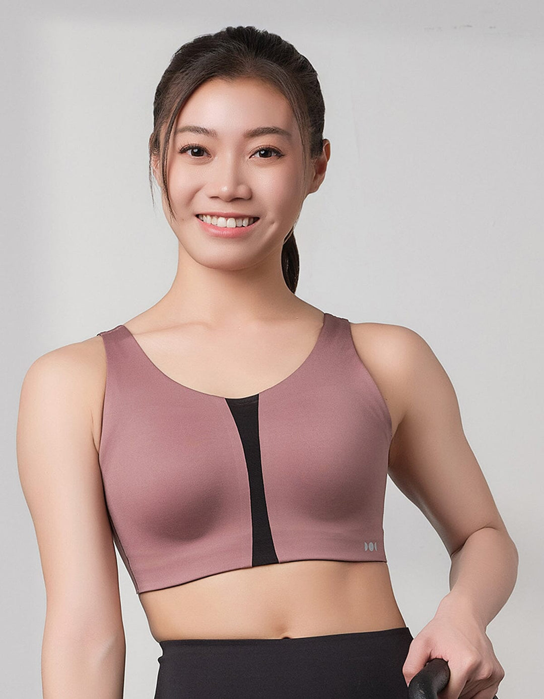 HOW-CONTROLLED REmatrixPad™ & REwickMax™ Breathable High Impact Sports Bra High Impact Her own words SPORTS 