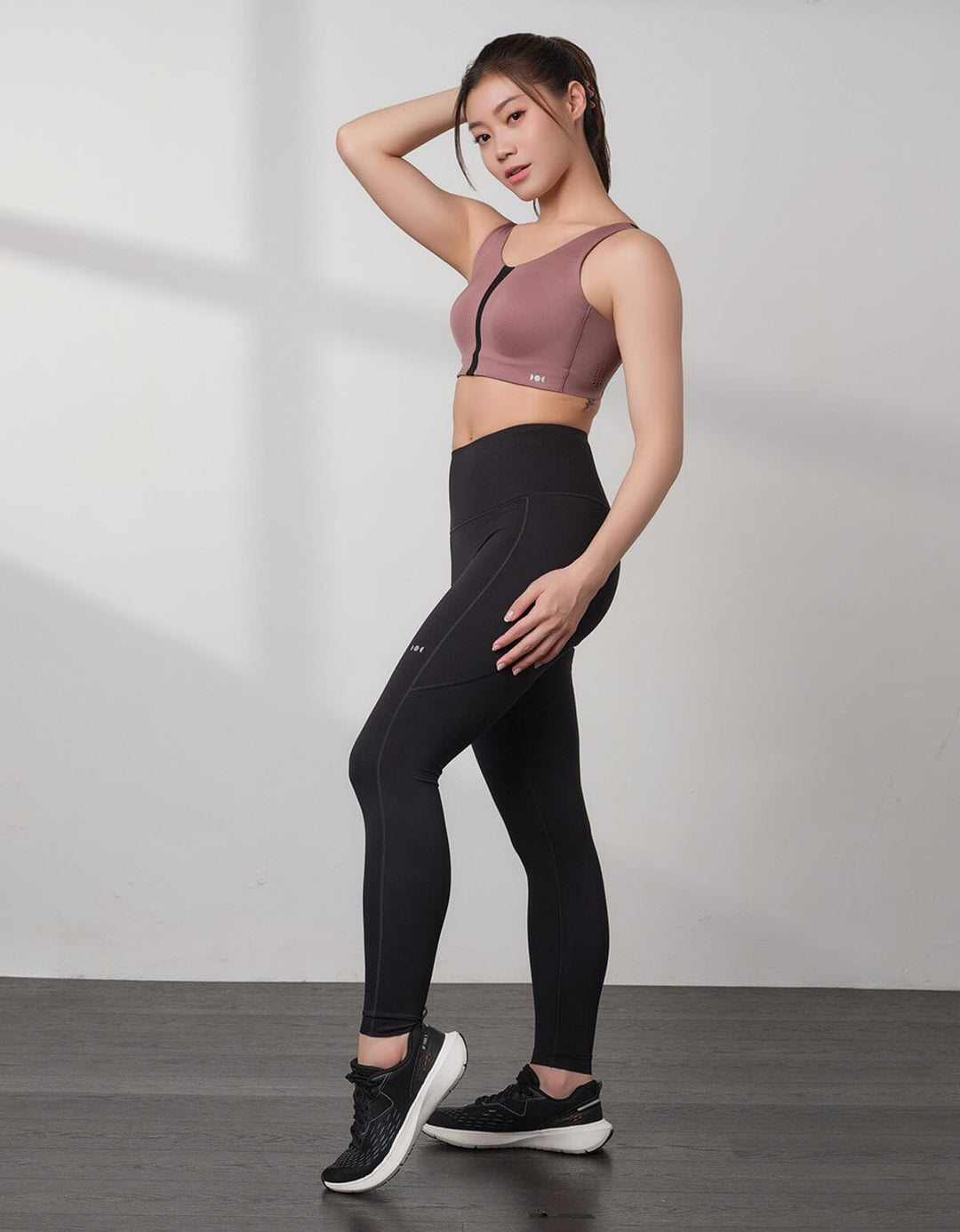 HOW-CONTROLLED REmatrixPad™ & REwickMax™ Breathable High Impact Sports Bra High Impact Her own words SPORTS 