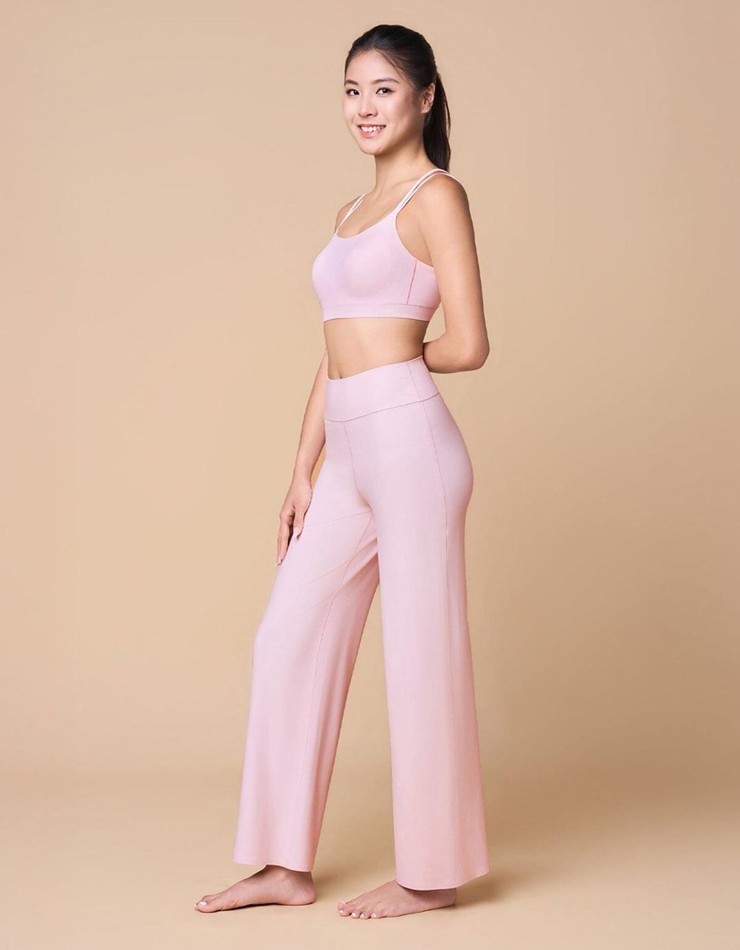 HOW-EFFORTLESS Medium Impact Sports Bra Sports Bra Her own words SPORTS 