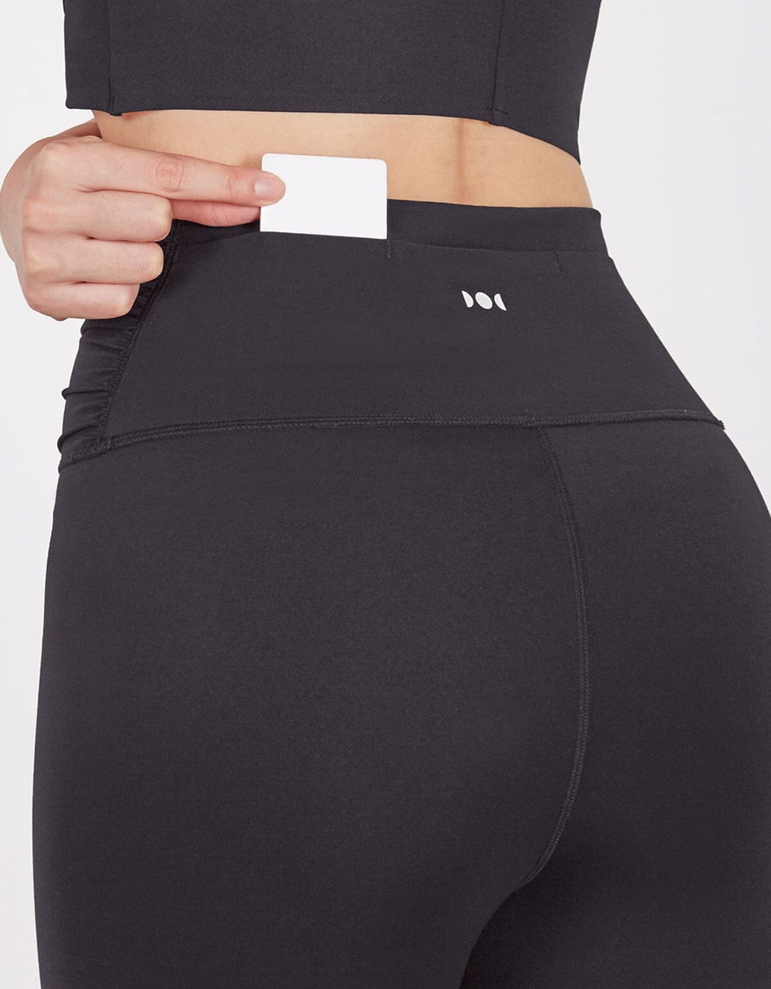 HOW-EFFORTLESS Mid V-Waist Cropped Sports leggings Leggings Her own words SPORTS Black S 