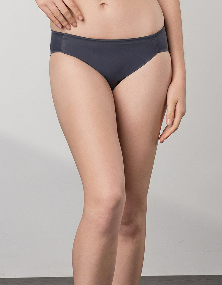 SIGNATURE Bikini Panty Bikini Her own words 